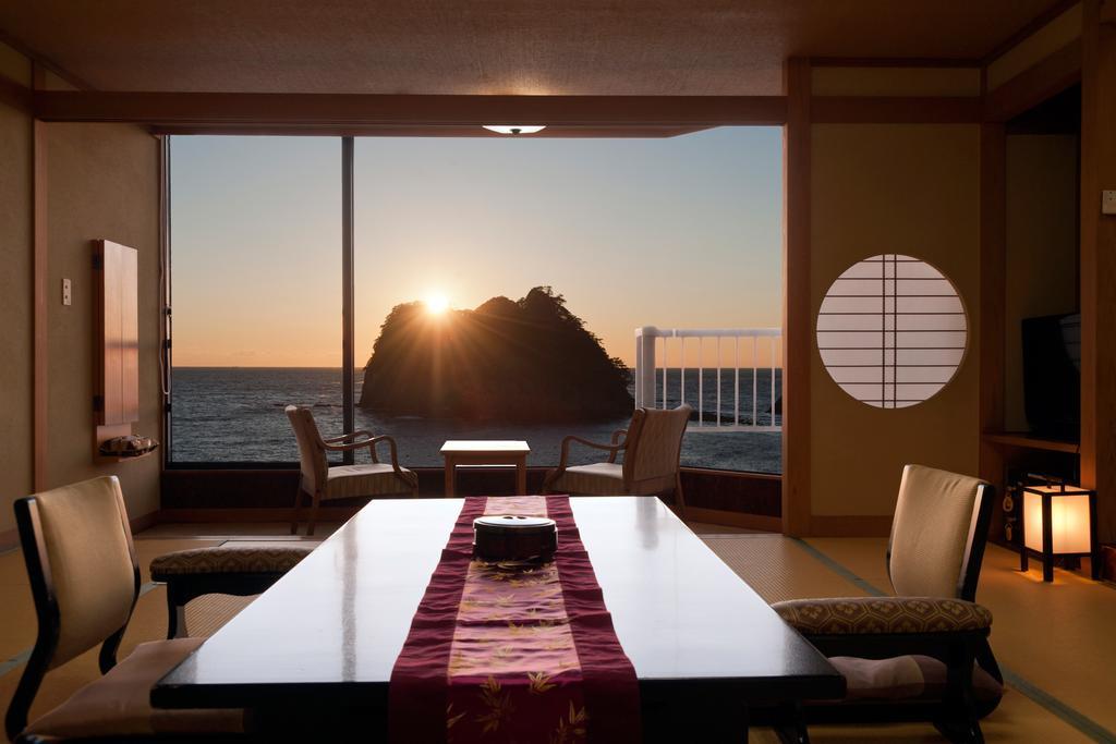 Hotel Umibenokakureyu Seiryu à Nishiizu Extérieur photo