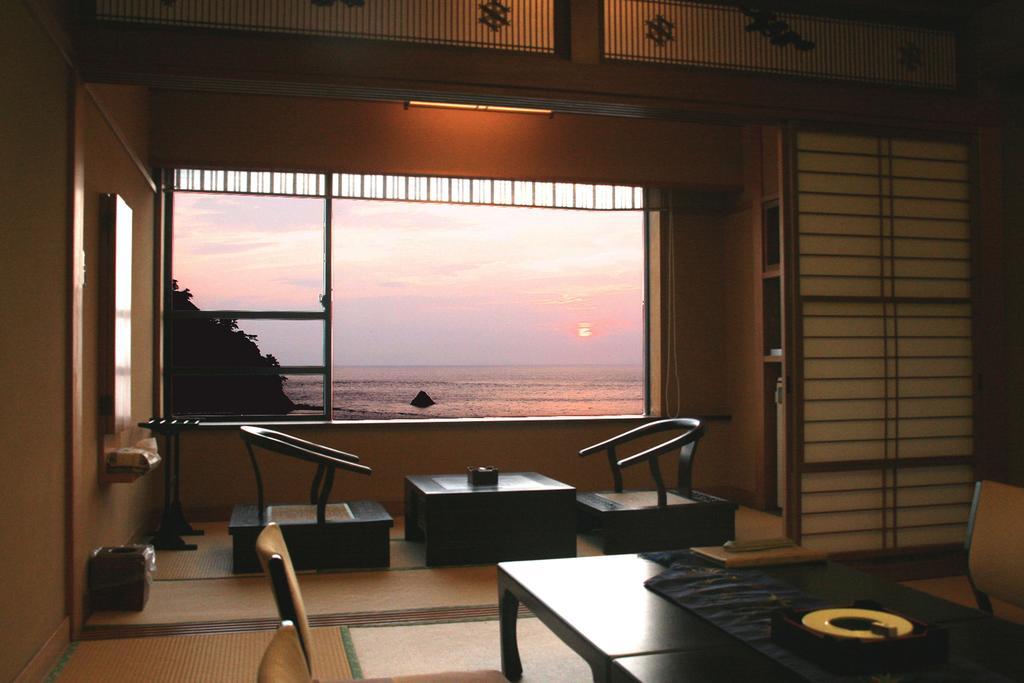 Hotel Umibenokakureyu Seiryu à Nishiizu Extérieur photo
